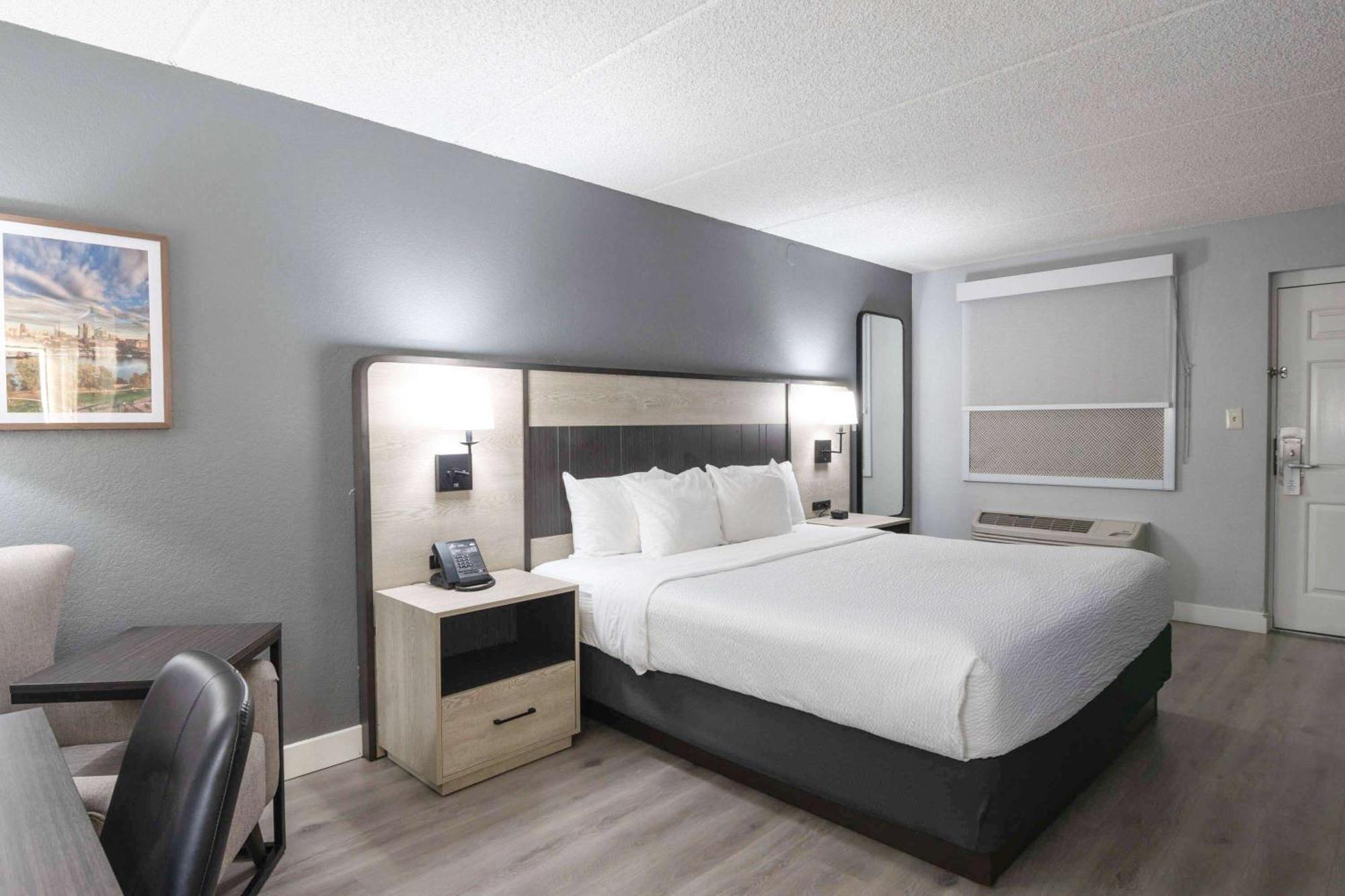 La Quinta By Wyndham Hotel