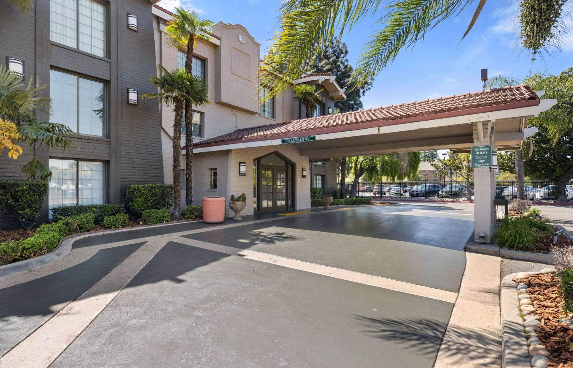 La Quinta By Wyndham Hotel
